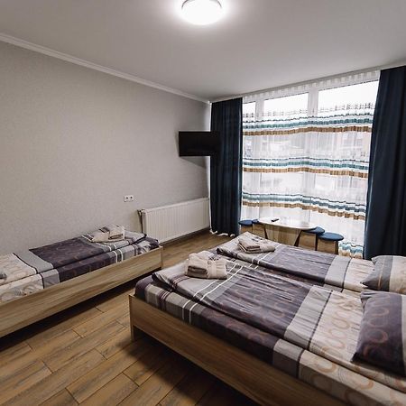 Brooklyn 2 Otel Yablunytsia Dış mekan fotoğraf