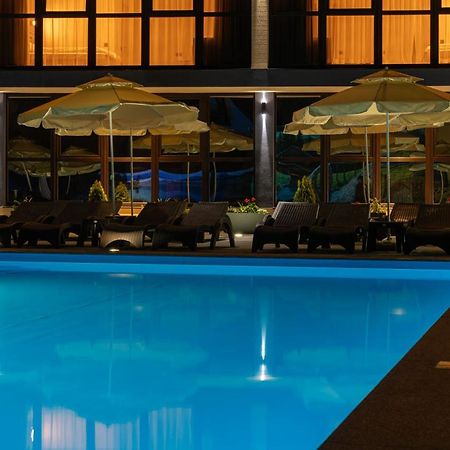 Brooklyn 2 Otel Yablunytsia Dış mekan fotoğraf