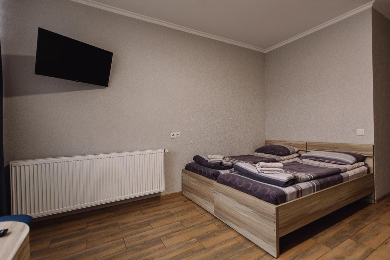 Brooklyn 2 Otel Yablunytsia Dış mekan fotoğraf