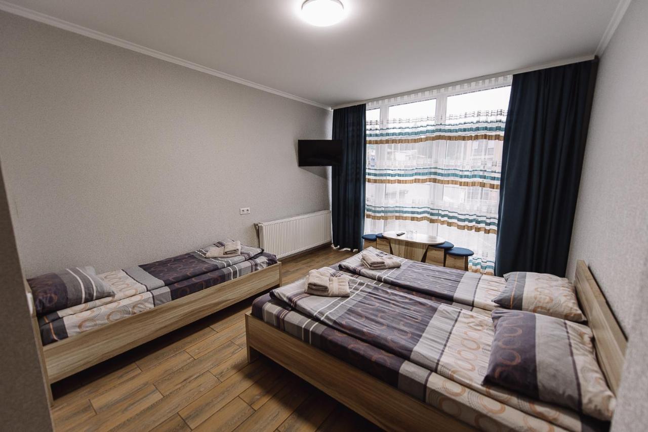 Brooklyn 2 Otel Yablunytsia Dış mekan fotoğraf