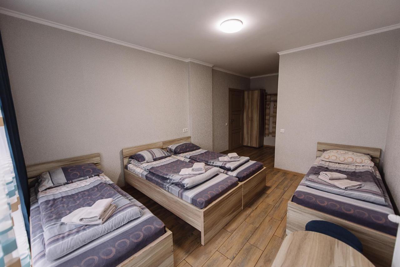 Brooklyn 2 Otel Yablunytsia Dış mekan fotoğraf