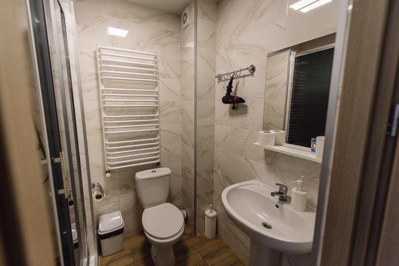 Brooklyn 2 Otel Yablunytsia Dış mekan fotoğraf