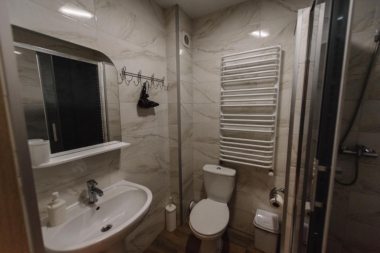 Brooklyn 2 Otel Yablunytsia Dış mekan fotoğraf