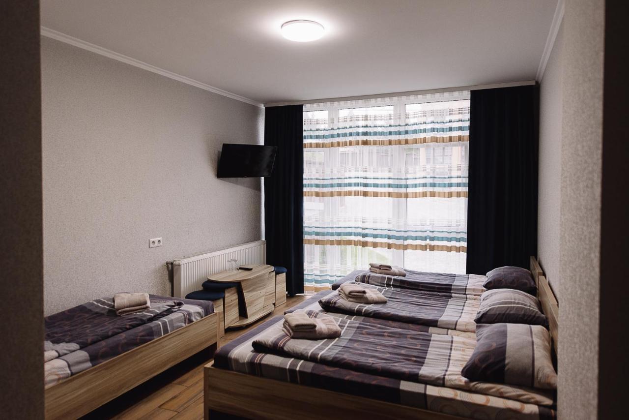 Brooklyn 2 Otel Yablunytsia Dış mekan fotoğraf