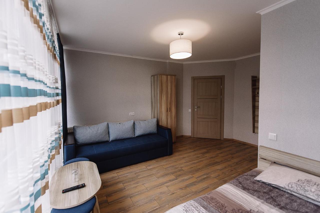 Brooklyn 2 Otel Yablunytsia Dış mekan fotoğraf