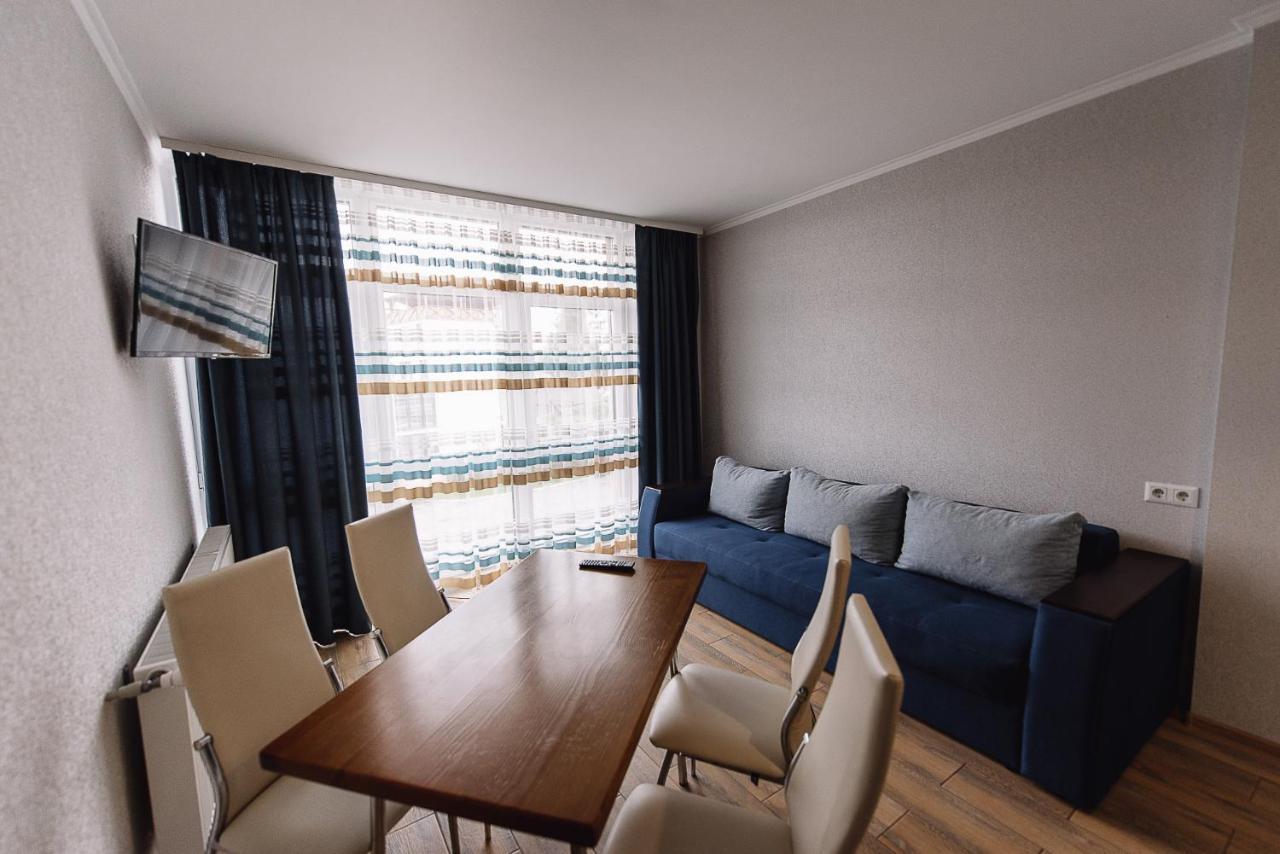 Brooklyn 2 Otel Yablunytsia Dış mekan fotoğraf