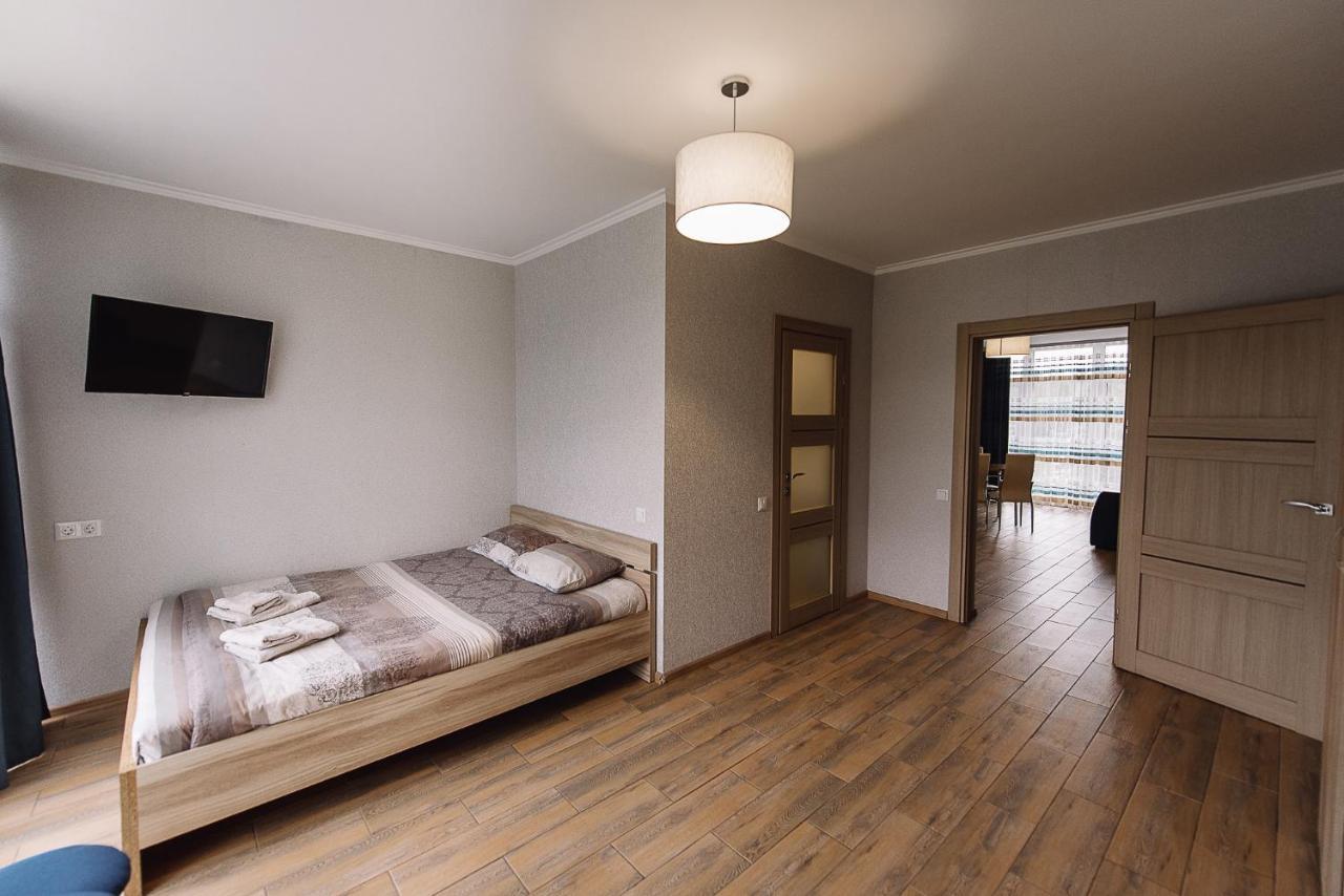Brooklyn 2 Otel Yablunytsia Dış mekan fotoğraf